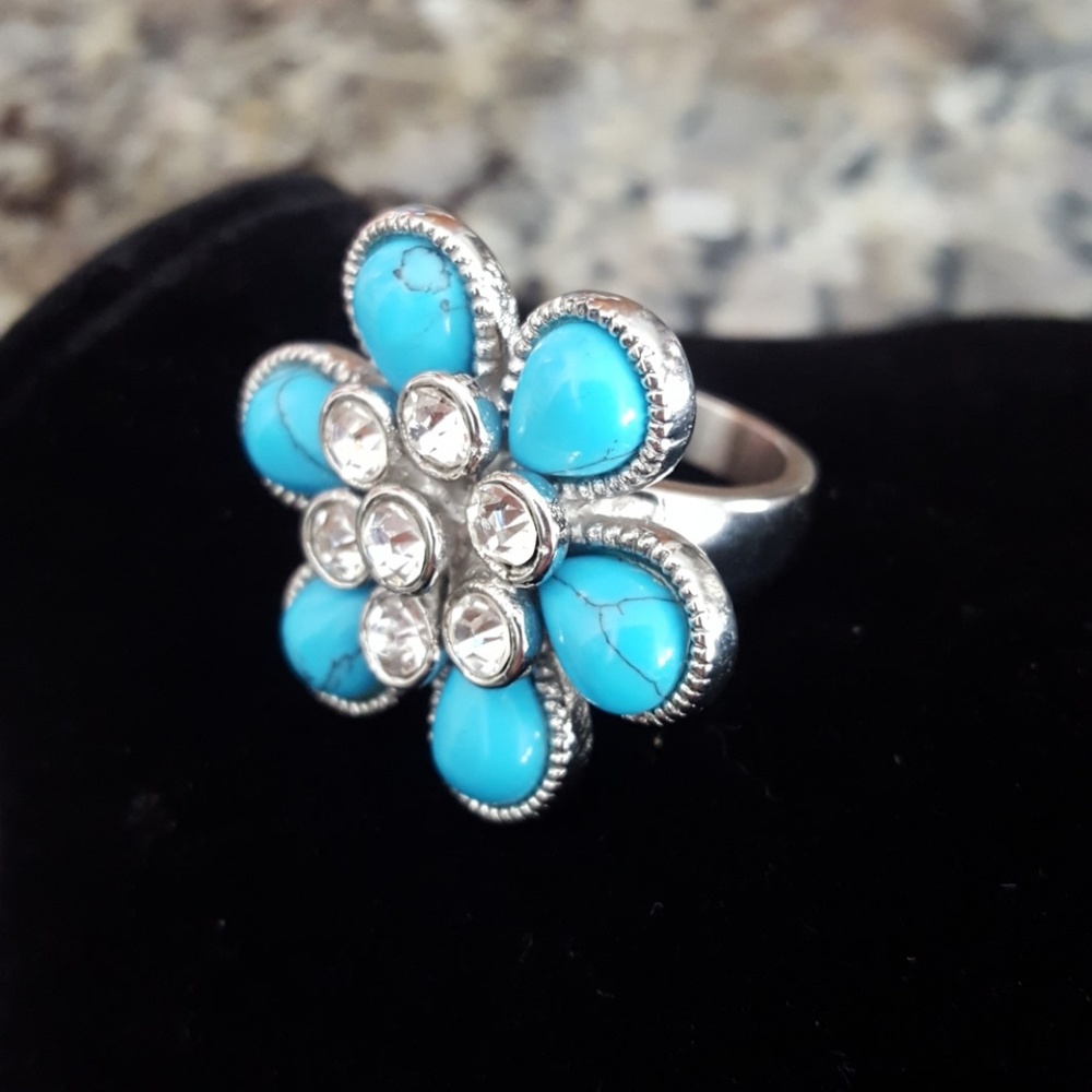 Sz 6, 7. Howlite Austrian Crystal Ring